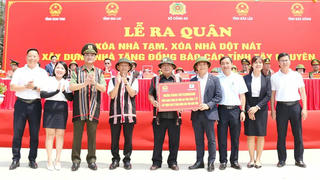 Bộ Công an hỗ trợ xóa nhà tạm, nhà dột nát cho đồng bào Tây Nguyên