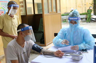 Nam Định:Tiêm vaccine mũi 3 phòng COVID-19 cho người bị tạm giữ, tạm giam và phạm nhân tại Trại tạm giam và các Nhà tạm giữ trên địa bàn tỉnh. 