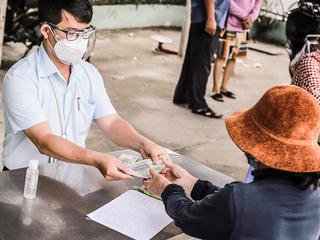 TP HCM tăng cường hỗ trợ người lao động gặp khó khăn do dịch COVID-19