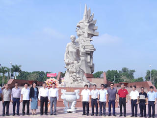 Ban Tuyên giáo Trung ương khu vực miền Nam dâng hương Tượng đài chiến thắng Long An