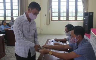 Hơn 56.000 đối tượng người có công tại Thái Bình được nhận tiền hỗ trợ Covid -19
