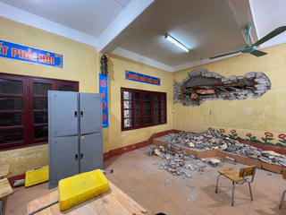 Sa Pa: Sạt lở vách ta- luy dương làm sập đổ một trường học 