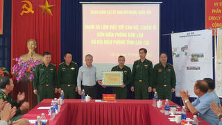 Lào Cai: Đoàn Giám sát của Ủy ban đối ngoại Quốc hội thăm và tặng quà cán bộ, chiến sĩ vùng biên giới 
