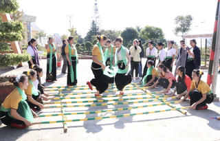 Xuân về bản Thái