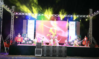 Trình diễn nghệ thuật kỷ niệm 65 năm ngày Bác Hồ lên thăm Lào Cai