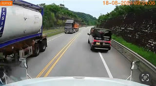 Phạt 11 triệu, tước bằng lái đối với tài xế dừng đón khách trên cao tốc