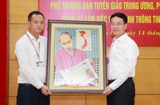 Bộ trưởng Bộ Thông tin và Truyền thông làm việc tại Lào Cai