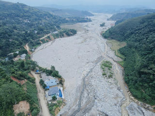 Bất ngờ cảnh dòng suối 'hóa đá' dài 4km ở Lào Cai