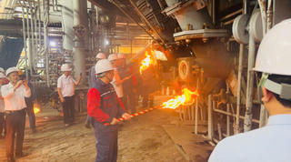 Nhà máy Gang thép Lào Cai khai lò cao, khôi phục sản xuất