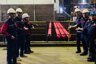 Nhà máy Gang thép Lào Cai ra lò mẻ phôi thép đầu tiên sau khi hoạt động trở lại