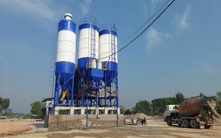 Vĩnh Phúc: Trạm trộn bê tông vẫn ngang nhiên xây dựng dù đã có yêu cầu dừng