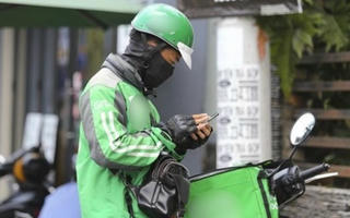 Khách hàng bị shipper giả lừa hơn 300 triệu đồng