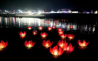 Lễ cầu ngư, thả hoa đăng trên sông Đà 