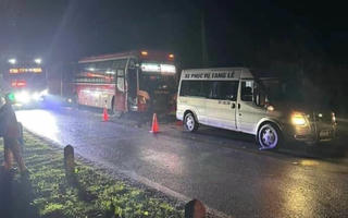 Tạm giữ 2 tài xế ô tô trong 2 vụ tai nạn khiến 6 người tử vong ở Hòa Bình