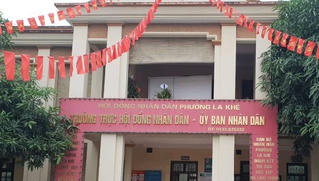 Hà Đông (Hà Nội): Bãi xe lấn chiếm đất công, hành lang sông, UBND phường La Khê không biết?