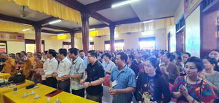 Đông đảo tăng ni, phật tử và người dân tới dự mừng Đại lễ Phật Đản 2023 tại chùa Đông Quang (Phú Thọ)