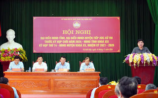 Chủ tịch huyện Lạng Giang Nguyễn Văn Bằng tiếp xúc với cử tri tại thị trấn Kép