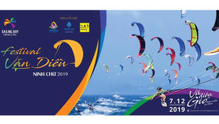 'Đại tiệc' lướt ván diều biển Ninh Chữ