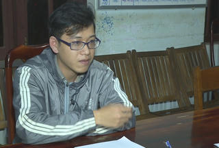 Nam thanh niên giở trờ biến thái với nữ sinh trong nhà vệ sinh trường học