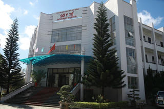 Mắc nhiều sai phạm Giám đốc Sở Y tế Đắk Nông chỉ bị kiểm điểm rút kinh nghiệm