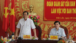 Kiên quyết không để lọt những cán bộ không đủ tiêu chuẩn chính trị vào cấp uỷ nhiệm kỳ tới