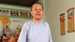 Nữ “đại gia”lừa cụ già bán vé số