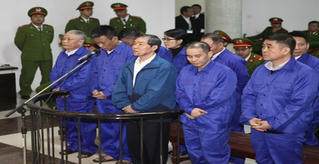 Dương Chí Dũng sơ mi trắng hầu tòa, vợ bị cáo được triệu tập