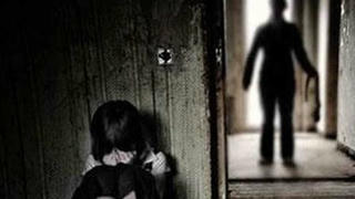 Làm nhục bé gái rồi giả tâm thần trốn tội, tù 15 năm