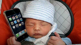 Nợ cờ bác, cha nhẫn tâm bán con mới sinh