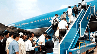 Hành khách Trung Quốc lại "chôm đồ” trên máy bay