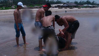 Thẩm phán rùng mình xem clip phạm tội hiếp dâm