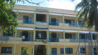 Cậu nghiện “phim đen” 6 năm biến cháu gái thành nô lệ tình dục