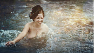 Những bí ẩn chưa giải đáp về con suối xứ Nghệ có khả năng "tắm trắng"