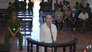 Côn đồ vừa ra tù vì chém cháu gái, đã nhập trại tội giết em rể