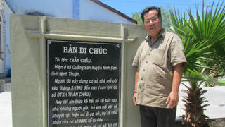 Người viết di chúc lên đá để lại tài sản cho trẻ mồ côi