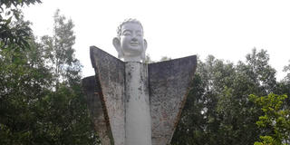 Bí ẩn nguồn gốc tượng đầu Phật trên quả bom