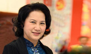 Tân chủ tịch Quốc hội long trọng thực hiện nghi thức tuyên thệ 