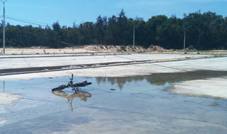  Quảng Nam: Đạp xe đi dạo, một bé trai bị điện giật tử vong