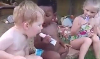 Video cậu bé tiếc rẻ vì cho bạn mút kem hút 5 triệu người xem