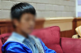 Bắt Duy 'bóng bay'- yêu râu xanh lạm dụng tình dục em ở bờ hồ Hà Nội