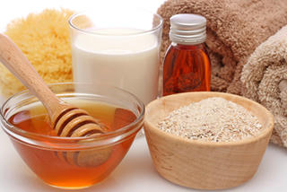 Gương mặt trẻ hơn 10 tuổi nhờ mặt nạ dưỡng da từ gạo, sữa và mật ong