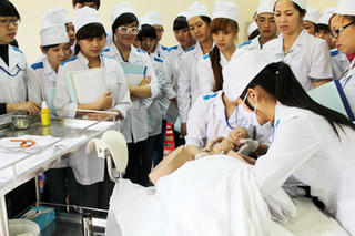 Muốn học liên thông ngành sức khỏe, phải có bằng trung cấp cùng ngành