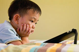 Bỏ điện thoại xuống để cứu vãn một ‘thế hệ cúi đầu’