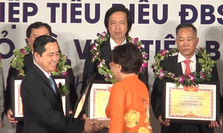 Tôn vinh doanh nhân doanh nghiệp tiêu biểu ĐBSCL năm 2017
