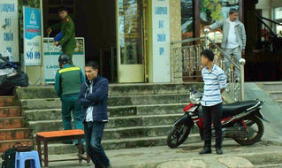 Mâu thuẫn trước cổng bệnh viện, nam thanh niên bị đâm chết