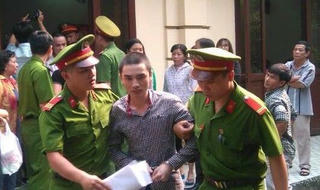   Mâu thuẫn trong lúc nhậu, hai anh em rủ nhau vào tù
