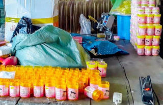 Kem làm đẹp được trộn hóa chất ở miền Tây