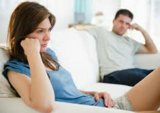 Vợ chồng mâu thuẫn khi anh đi mua điện thoại mà không rủ tôi đi cùng