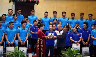 Chủ tịch Quốc hội: U23 đã làm 'sống lại' niềm tin vào bóng đá Việt Nam