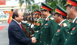 Thủ tướng thăm, làm việc tại Quân khu 5 